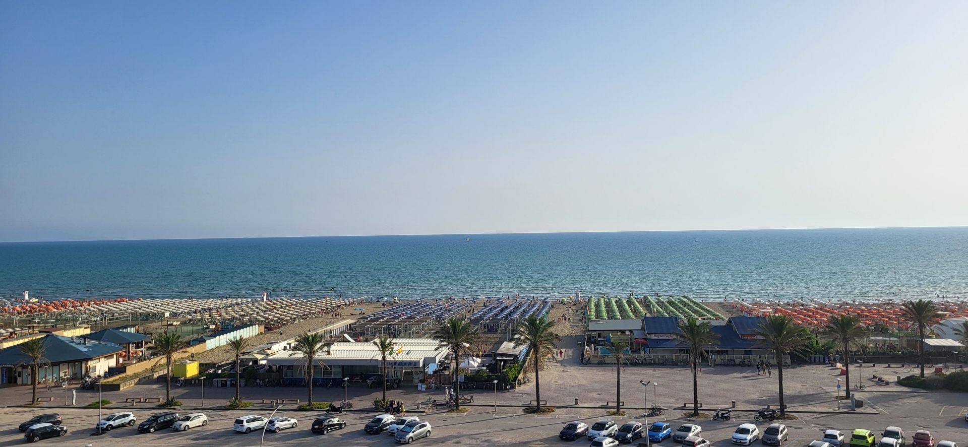 APPARTAMENTI FRONTE MARE/RIF. FRONTE MARE
